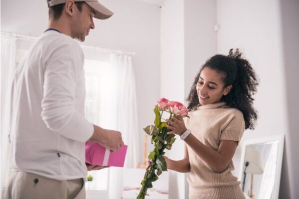 Luxury Flower Bouquets Delivery in Hyderabad Online Same Day, Midnight and 30% Off Deals Available Send Flowers to Hyderabad