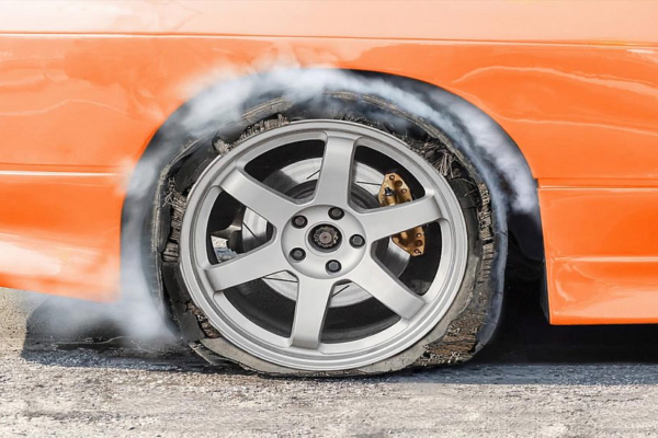 How Heat Can Cause Tyre Blowouts and Damage tyre blowout