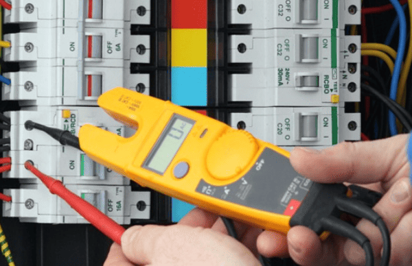 How to Choose the Right Commercial Electrician in Ottawa