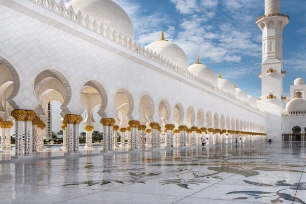 Abu Dhabi City Tour Package: Emirates Palace Guided Visit