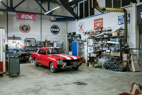 What UK Garages Check During MOT Testing car-garage-near-me
